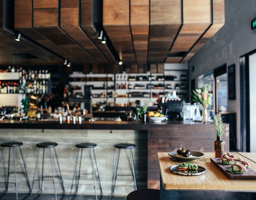 restaurant-meal-table