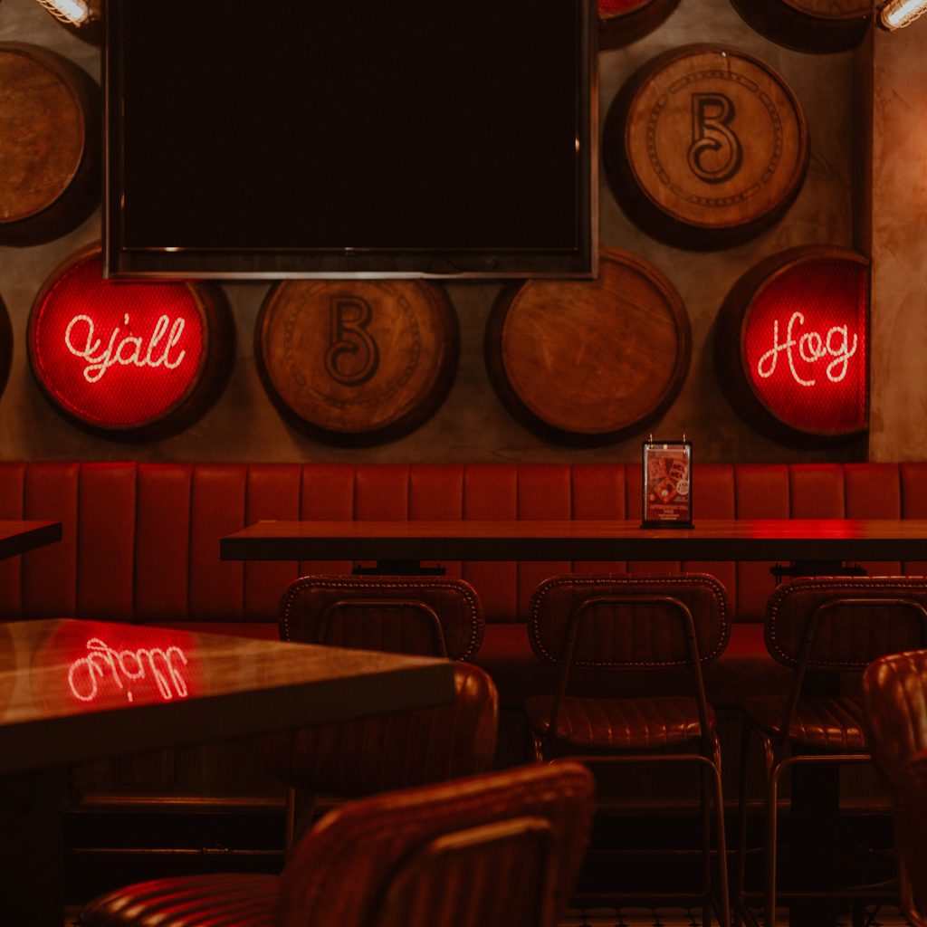 Restaurant with booths