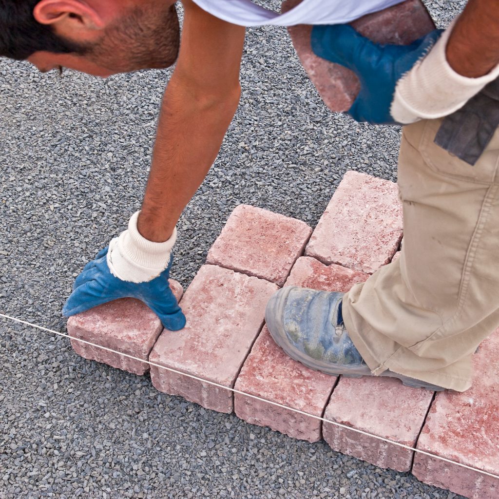 Setting brick pavers
