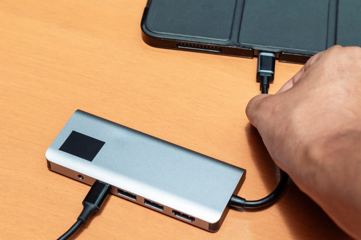 Charging tablet with USB C multiport hub
