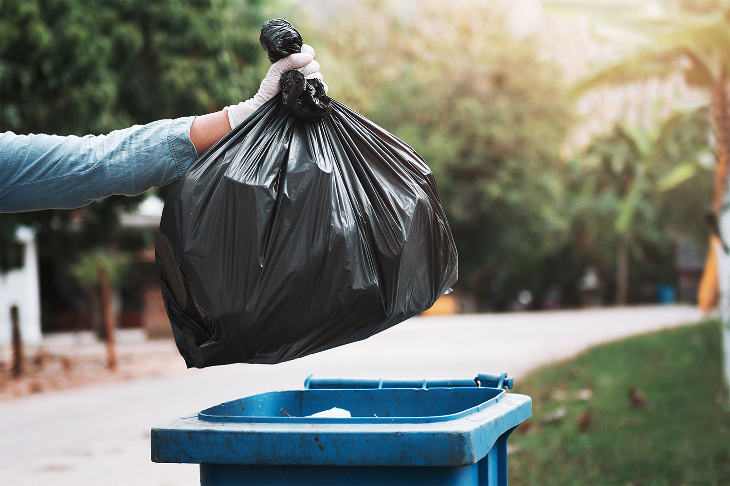 How to tie a garbage bag so it never slips ToughJobs