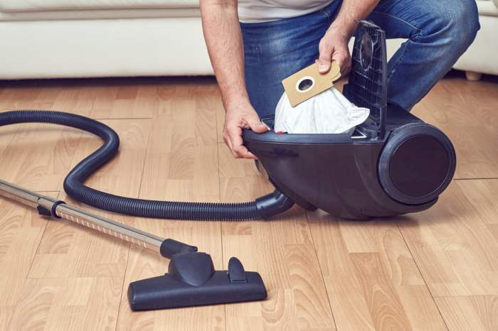 Cleaning inside a vacuum cleaner