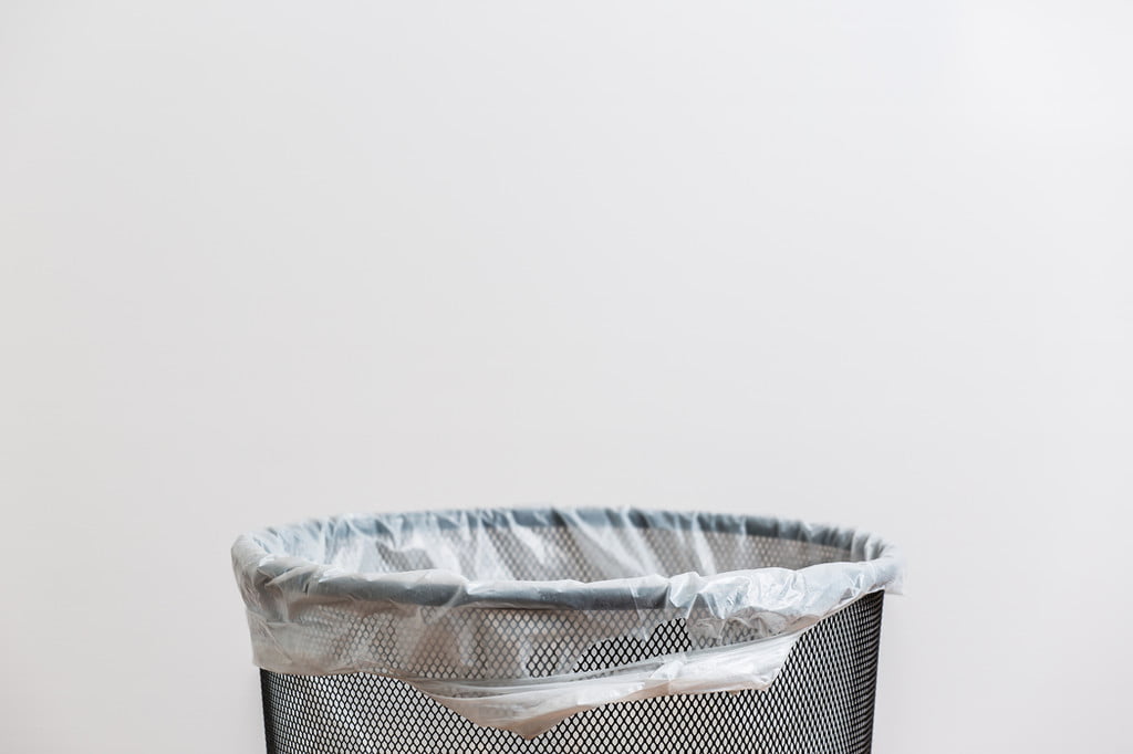 Mesh trash can with trash bag liner