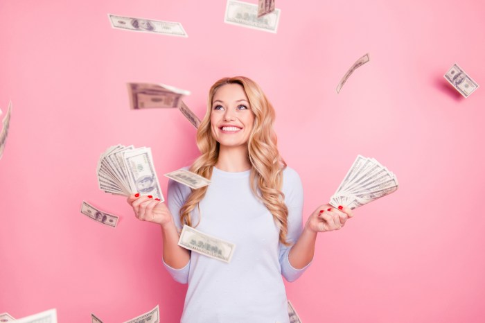 small business financial advice woman holding money