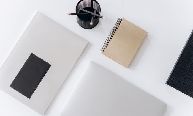 Minimalist desktop organization