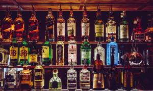 how to get a liquor license wall bar
